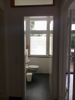 Blick ins Badezimmer der Erdgeschosswohnung